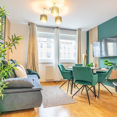 Charming 1Br, Steps From Reumannplatz U1 Apartment Vienna Luaran gambar